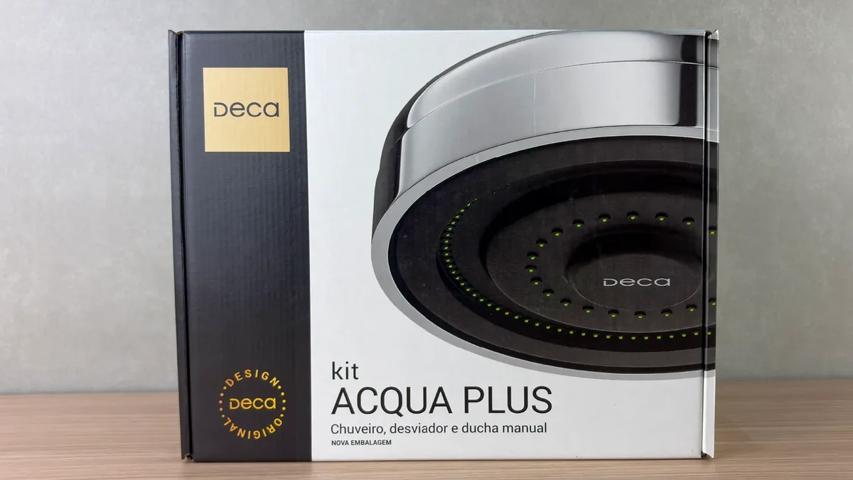 Verpackung des Acqua Plus Sets mit dem vergrößerten Brausekopf auf der Vorderseite. Projektbild.